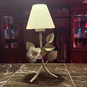 Metal tea light accent piece with flower and leaf design